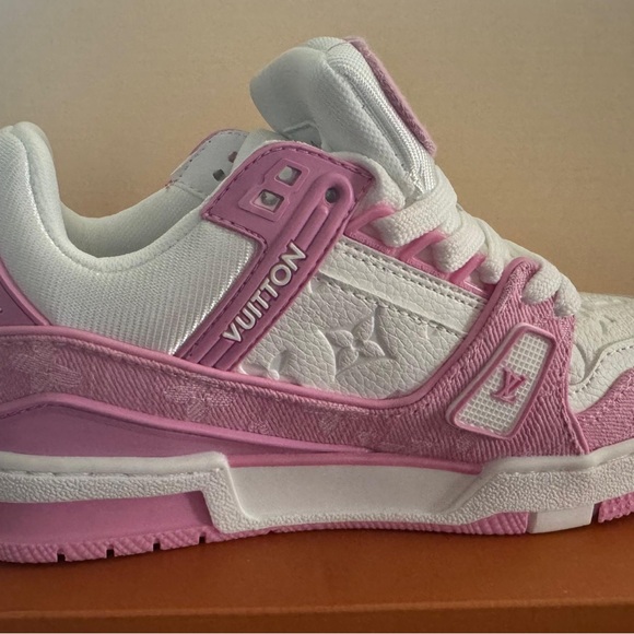Louis Vuitton Trainers Pink & White Women's Low-Top Sneakers - Picture 4 of 13